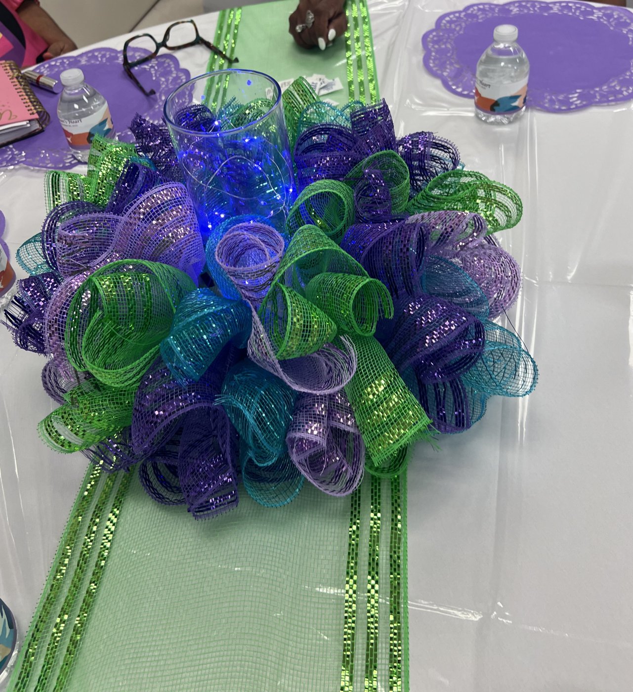 Purple balloon head table